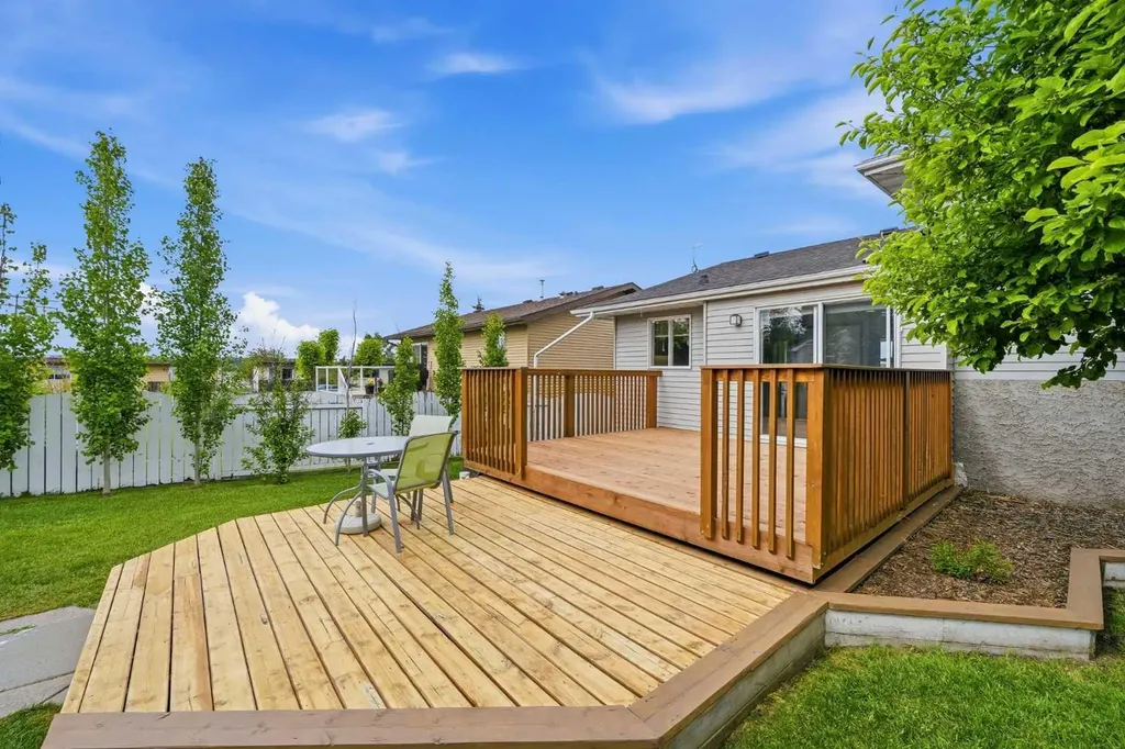 10 Carolina Drive Cochrane AB T4C 1C2