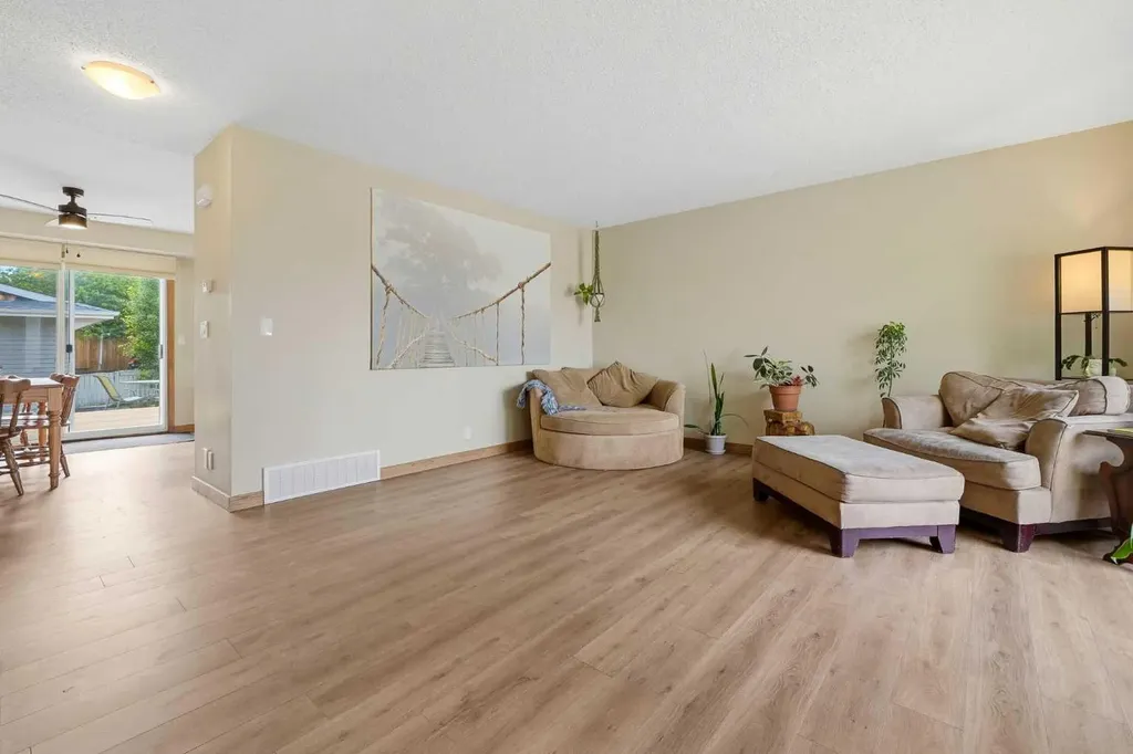 10 Carolina Drive Cochrane AB T4C 1C2