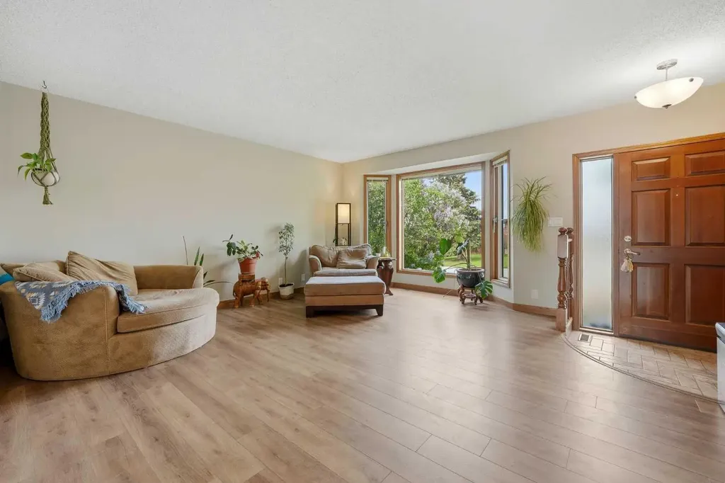 10 Carolina Drive Cochrane AB T4C 1C2