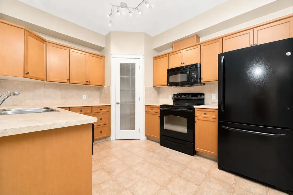 201 River Ridge Drive NW Medicine Hat AB T1A8V5
