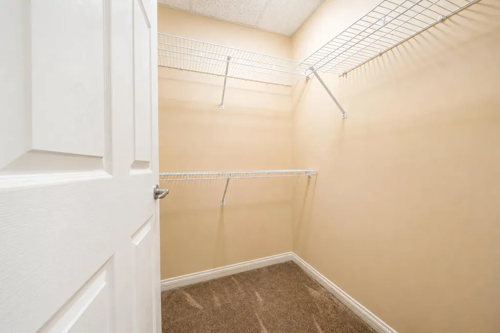 201 River Ridge Drive NW Medicine Hat AB T1A8V5