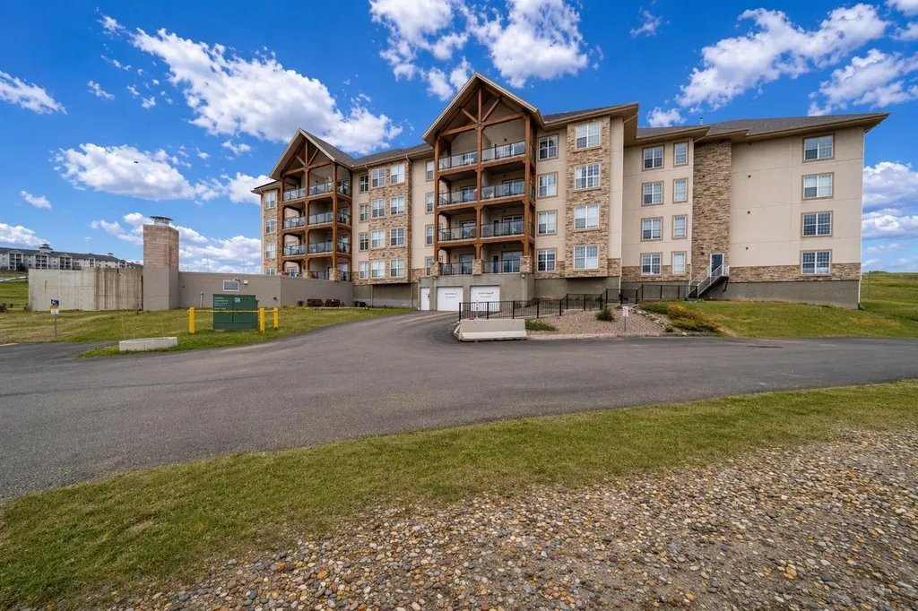 201 River Ridge Drive NW Medicine Hat AB T1A8V5