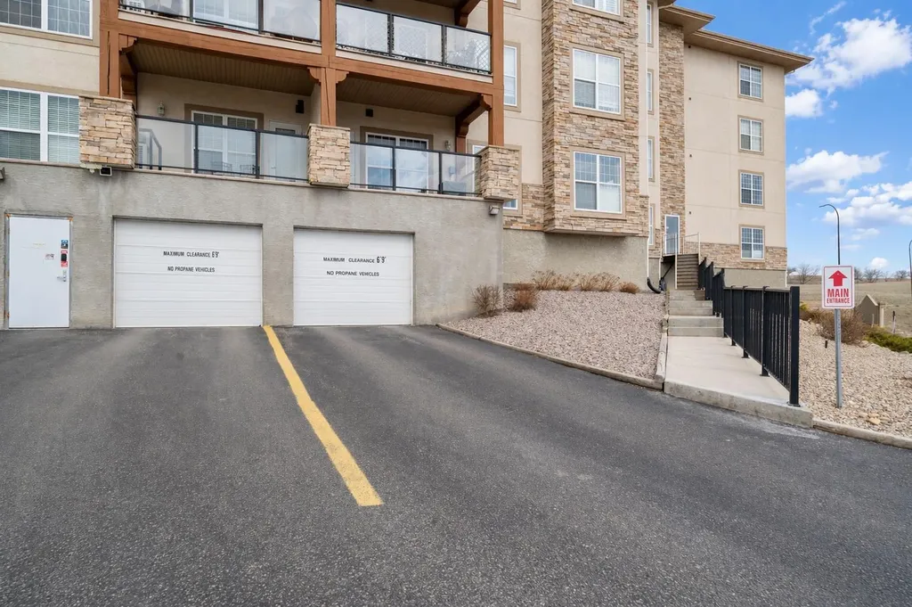 201 River Ridge Drive NW Medicine Hat AB T1A8V5