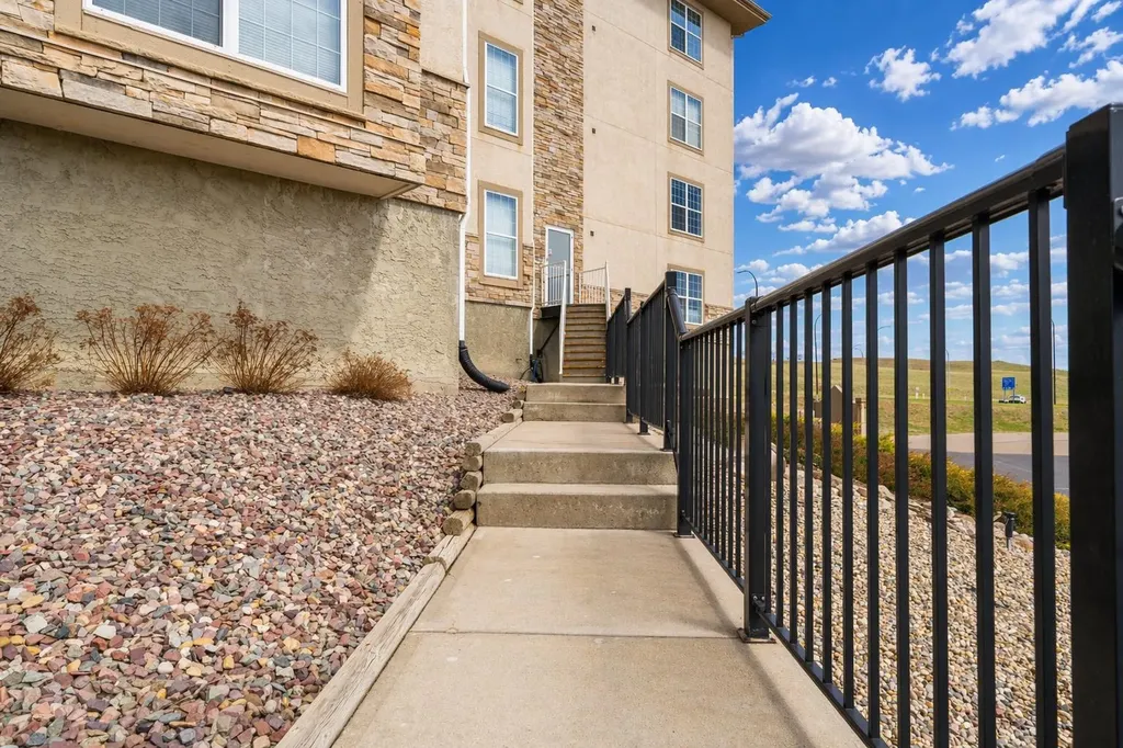 201 River Ridge Drive NW Medicine Hat AB T1A8V5