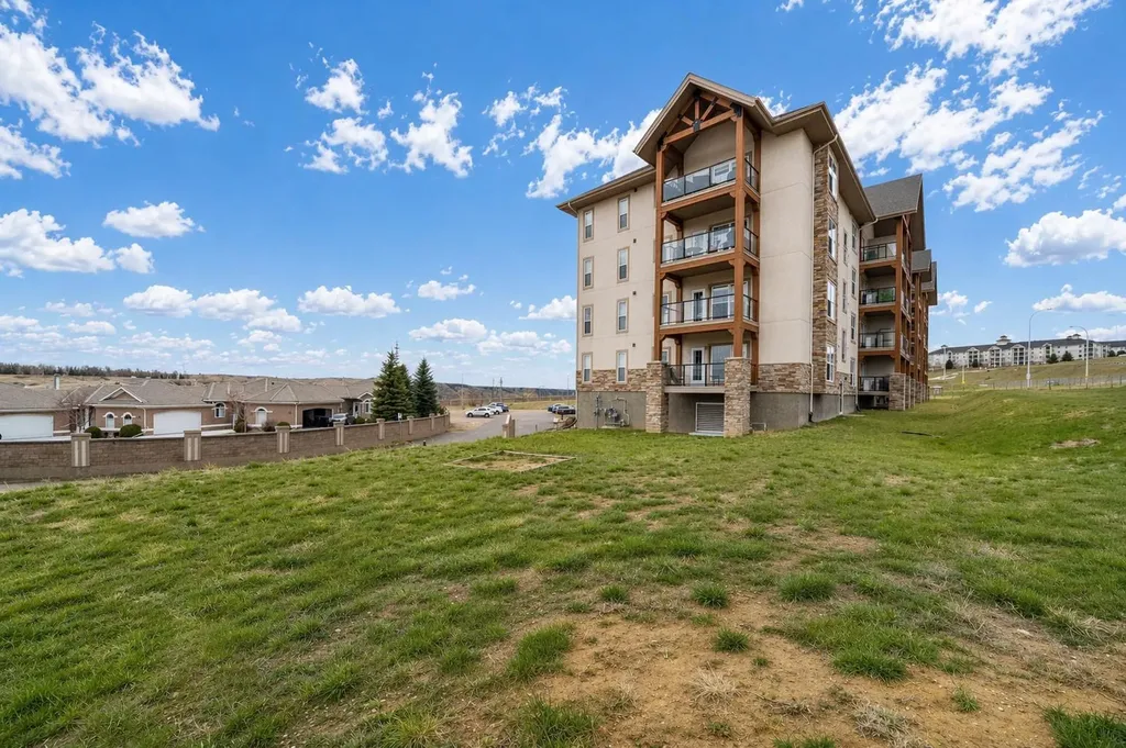 201 River Ridge Drive NW Medicine Hat AB T1A8V5