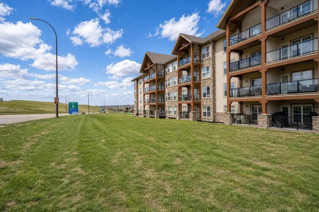 201 River Ridge Drive NW Medicine Hat AB T1A8V5