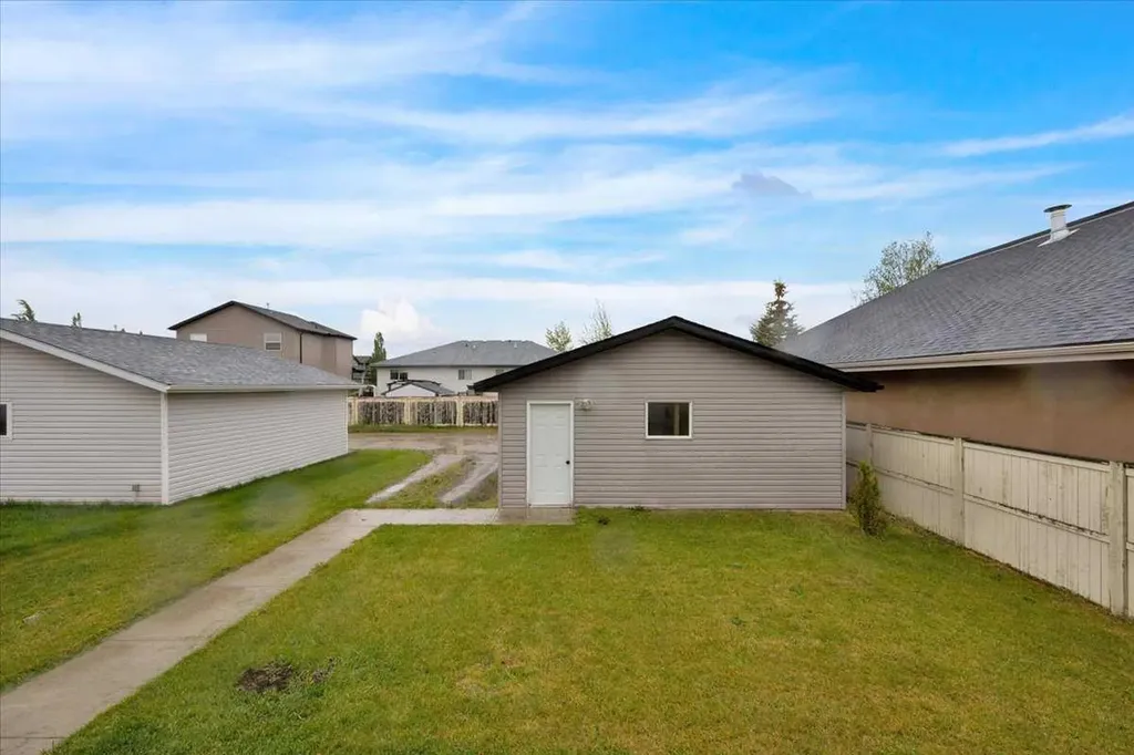917 High Park Way NW High River AB T1V 2C7