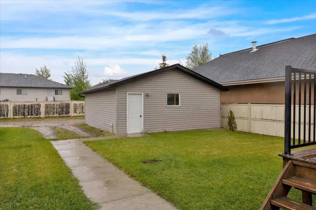 917 High Park Way NW High River AB T1V 2C7