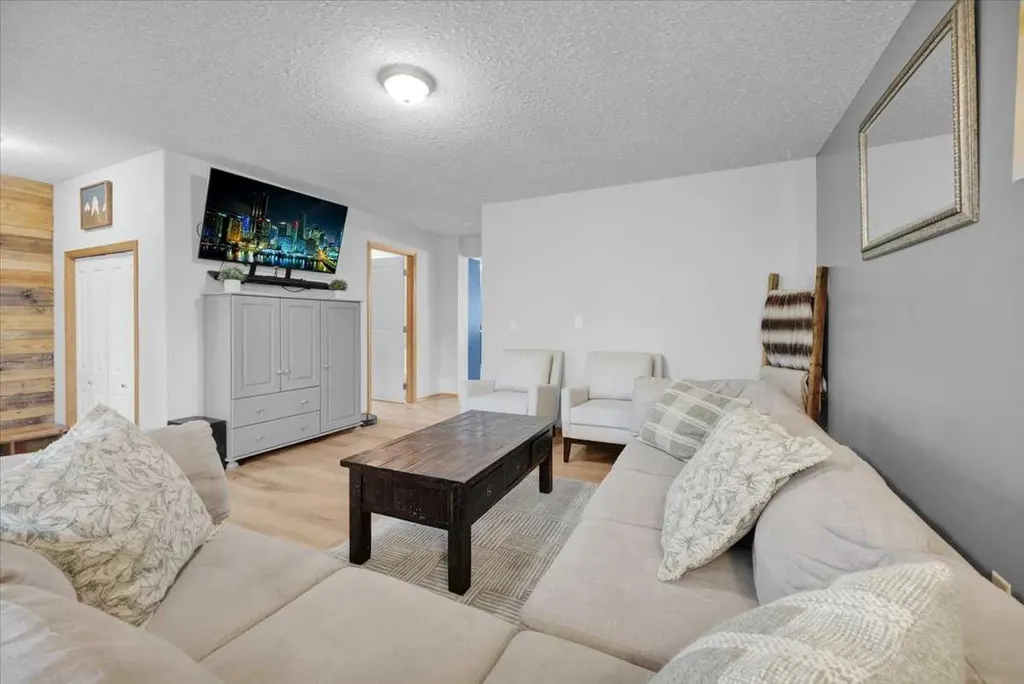917 High Park Way NW High River AB T1V 2C7