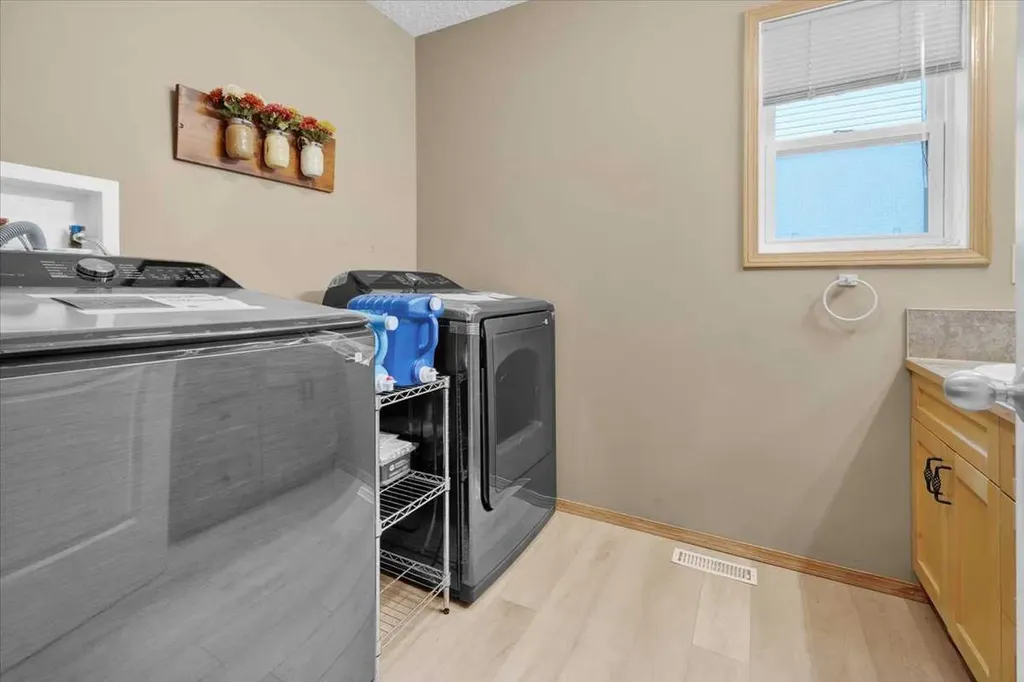 917 High Park Way NW High River AB T1V 2C7