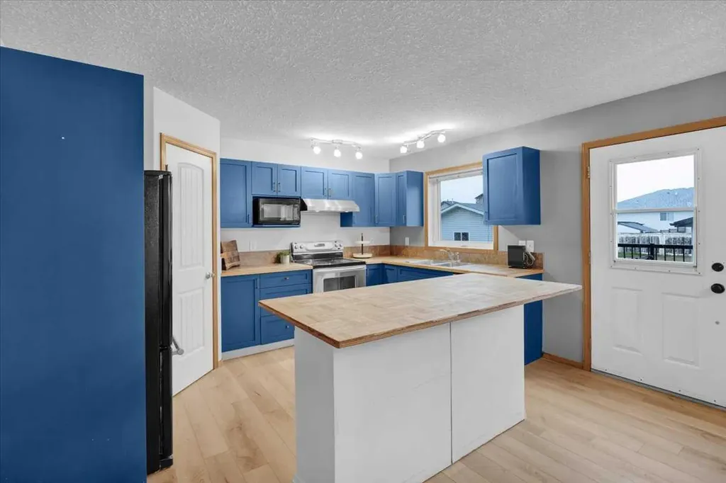917 High Park Way NW High River AB T1V 2C7