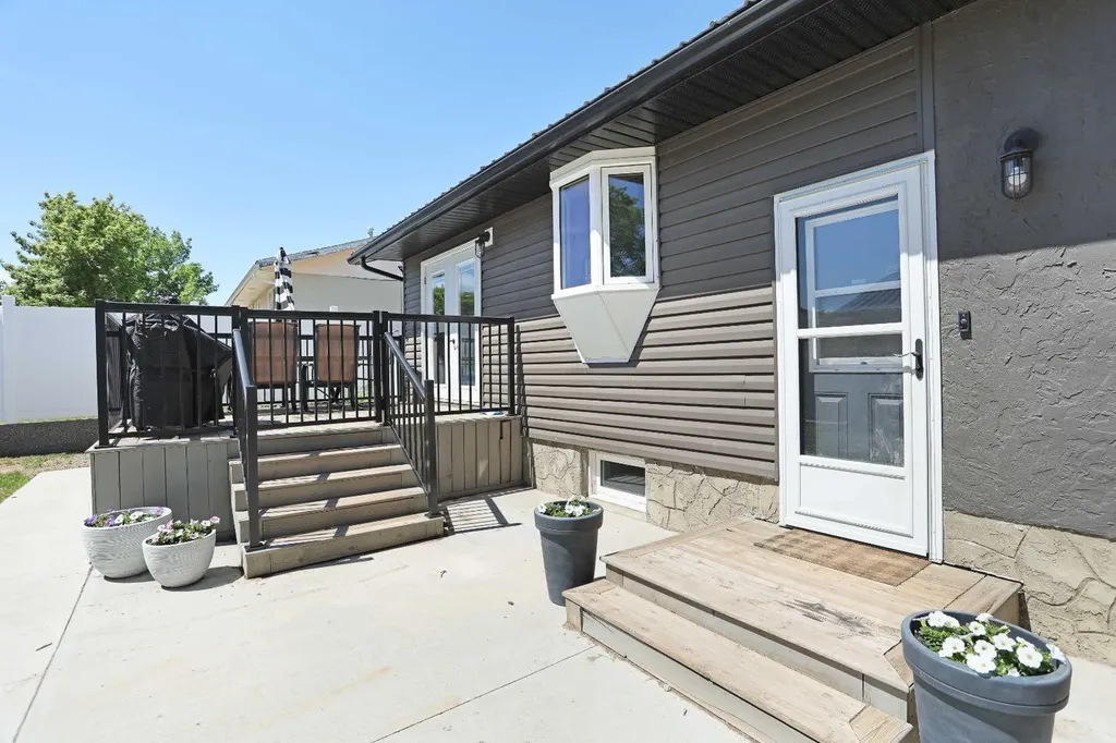 120 Ingram Park Drive E Brooks AB T1R 0J9