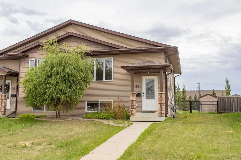 92 Iron Wolf Boulevard Lacombe AB T4L 0C7