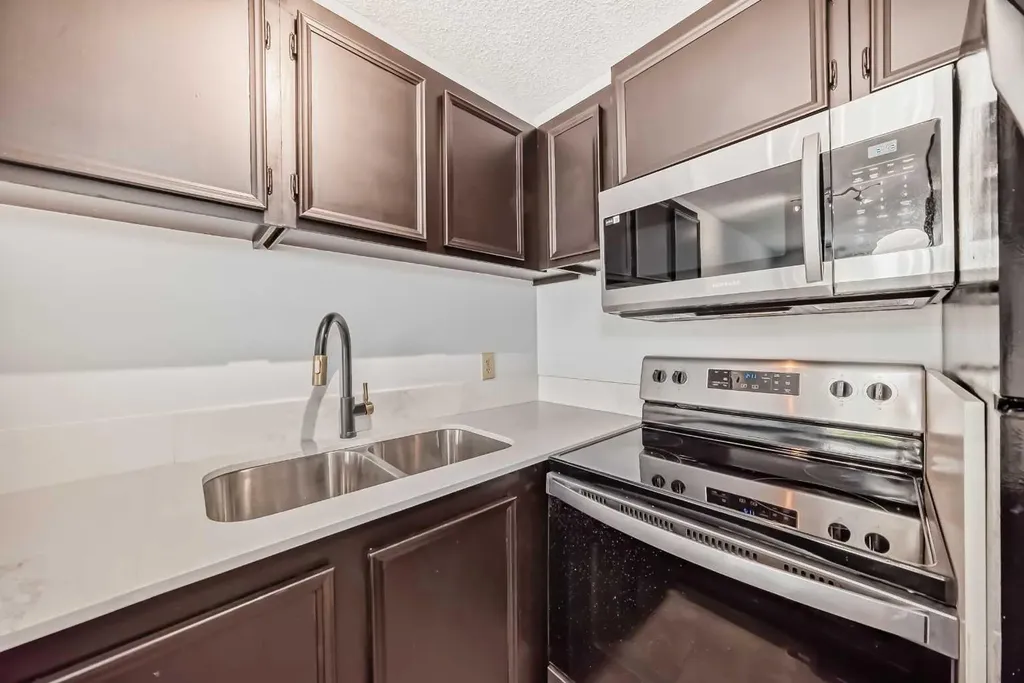 1613 11 Avenue SW Calgary AB T3C 0N3