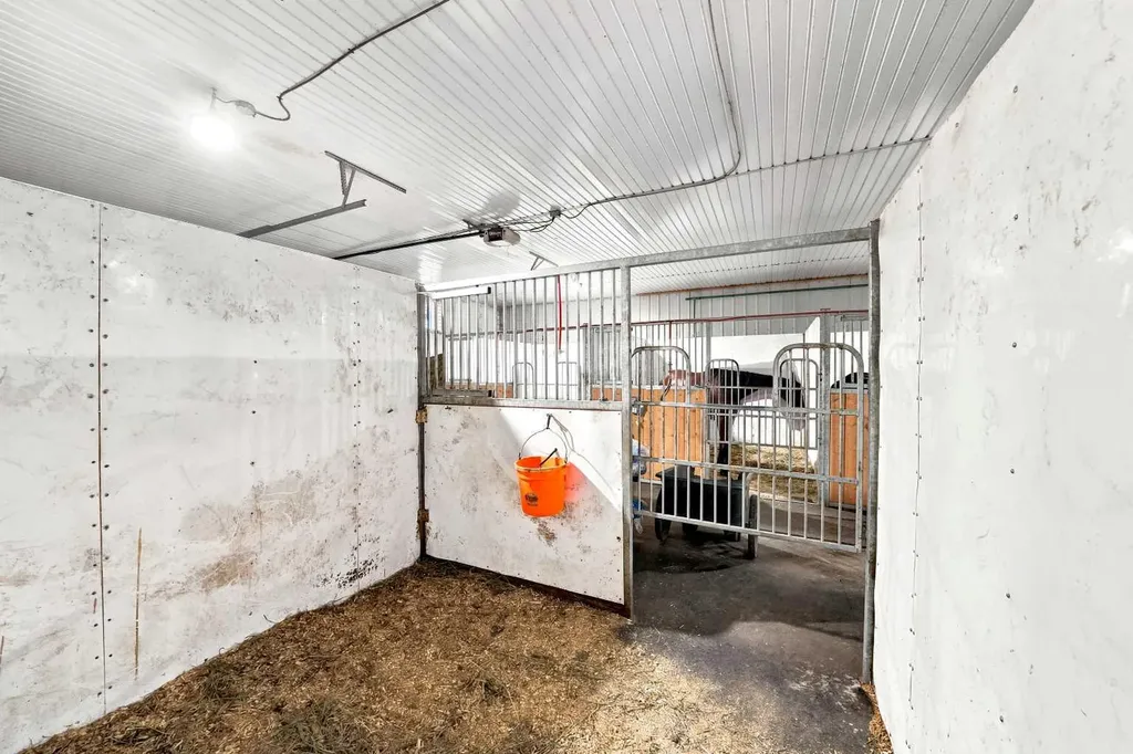 36142A Highway 2 Service Road S Rural Red Deer County AB T4G 1T8