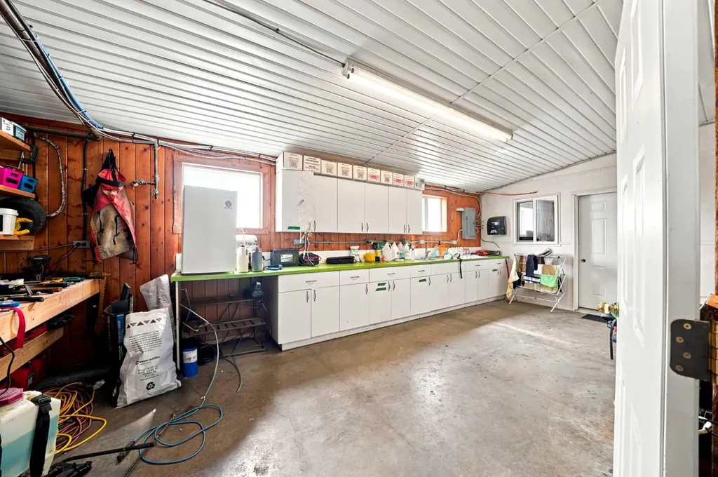 36142A Highway 2 Service Road S Rural Red Deer County AB T4G 1T8