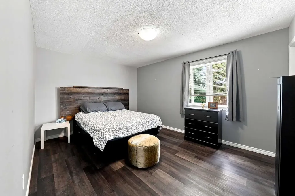 36142A Highway 2 Service Road S Rural Red Deer County AB T4G 1T8