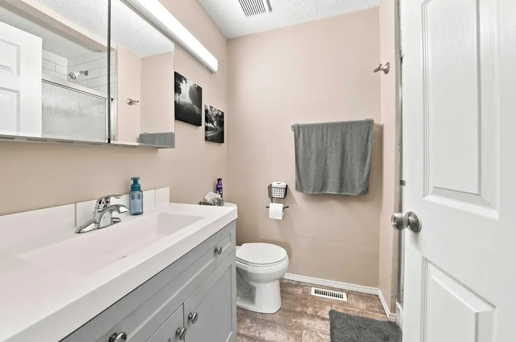 36142A Highway 2 Service Road S Rural Red Deer County AB T4G 1T8
