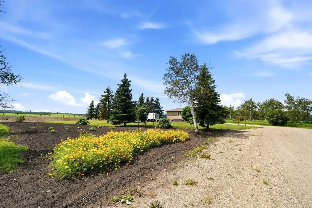 36142A Highway 2 Service Road S Rural Red Deer County AB T4G 1T8