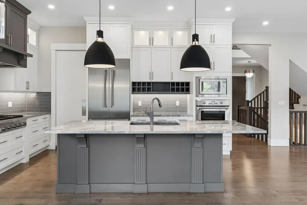 1012 17 Street NW Calgary AB T2N 2E4