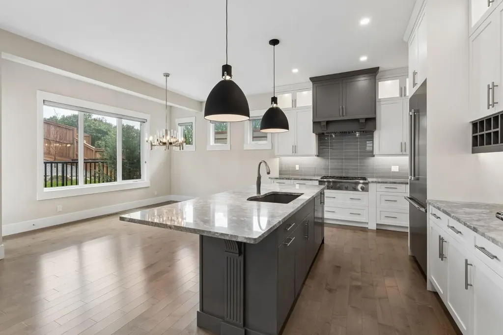 1012 17 Street NW Calgary AB T2N 2E4