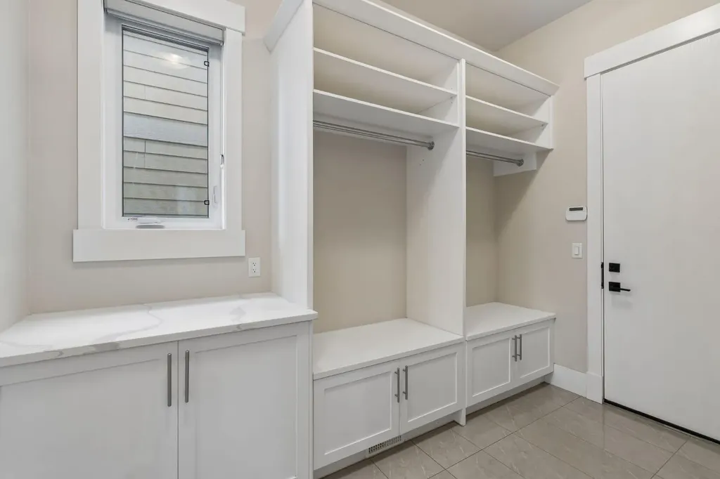 1012 17 Street NW Calgary AB T2N 2E4