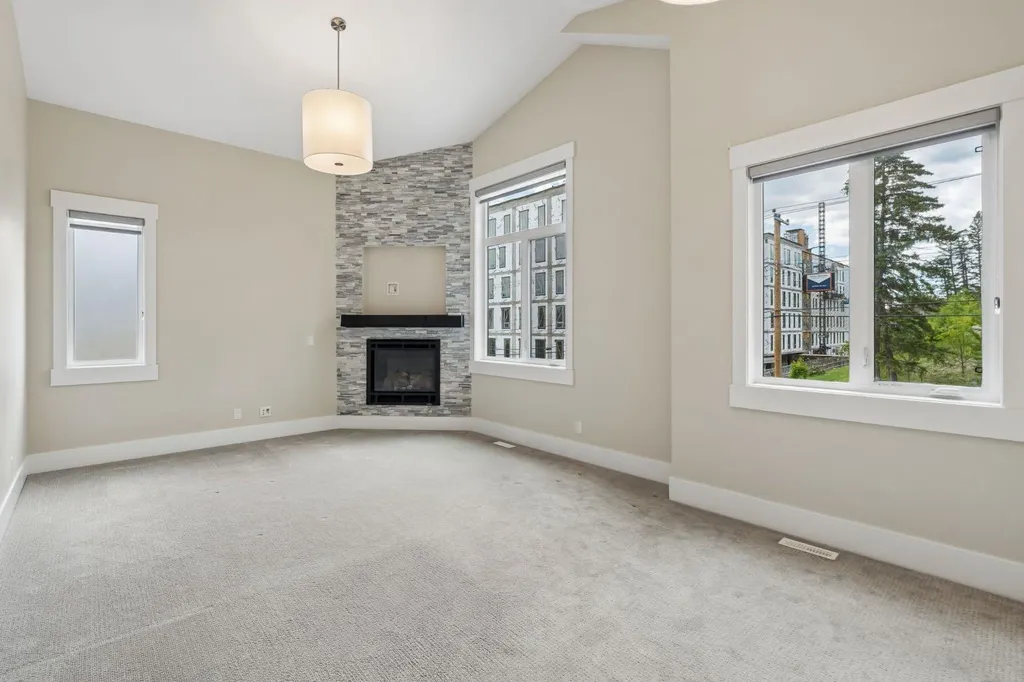 1012 17 Street NW Calgary AB T2N 2E4