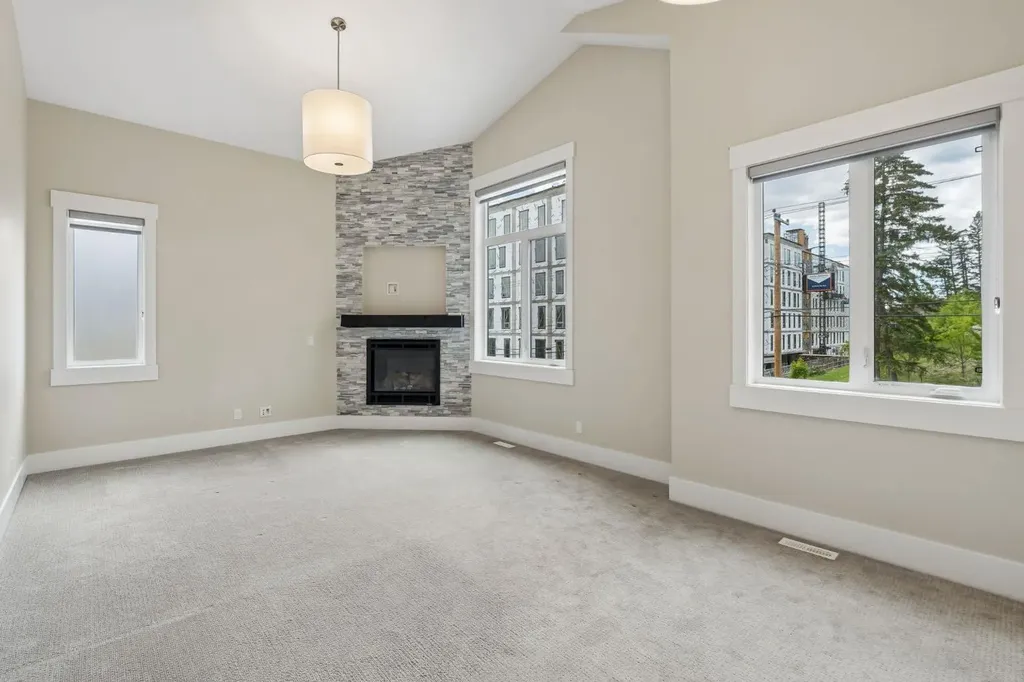 1012 17 Street NW Calgary AB T2N 2E4