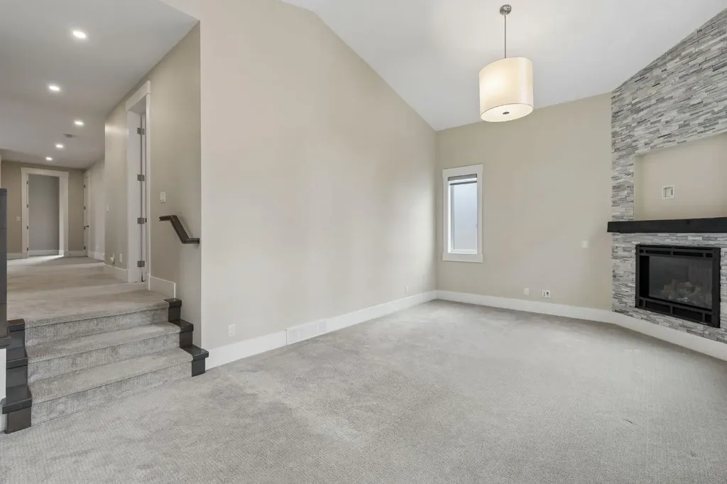 1012 17 Street NW Calgary AB T2N 2E4