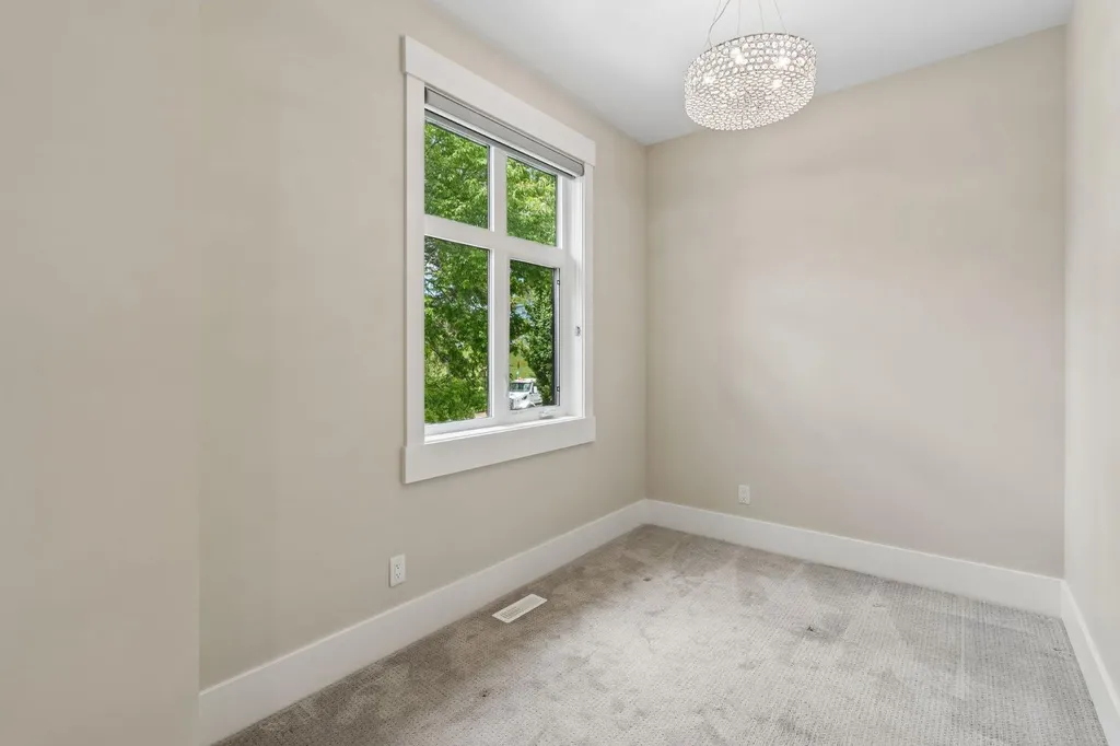 1012 17 Street NW Calgary AB T2N 2E4