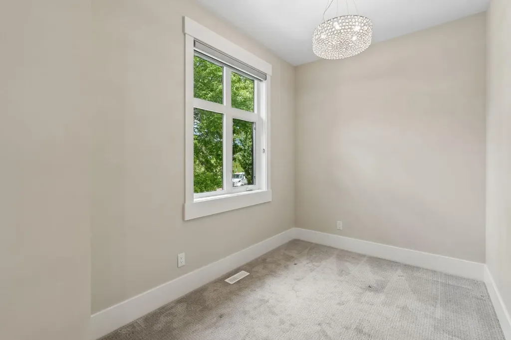 1012 17 Street NW Calgary AB T2N 2E4