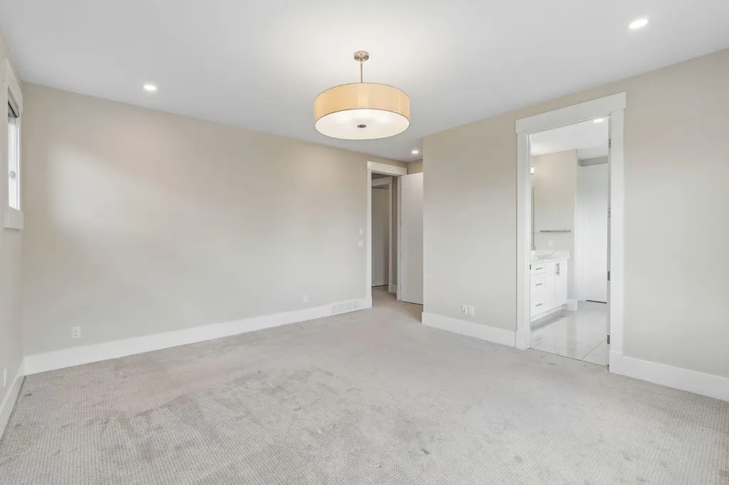 1012 17 Street NW Calgary AB T2N 2E4