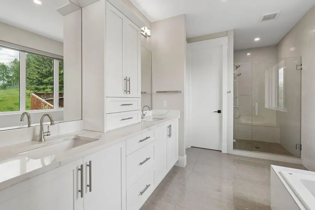 1012 17 Street NW Calgary AB T2N 2E4