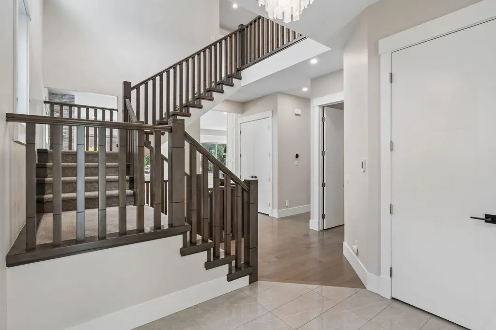 1012 17 Street NW Calgary AB T2N 2E4