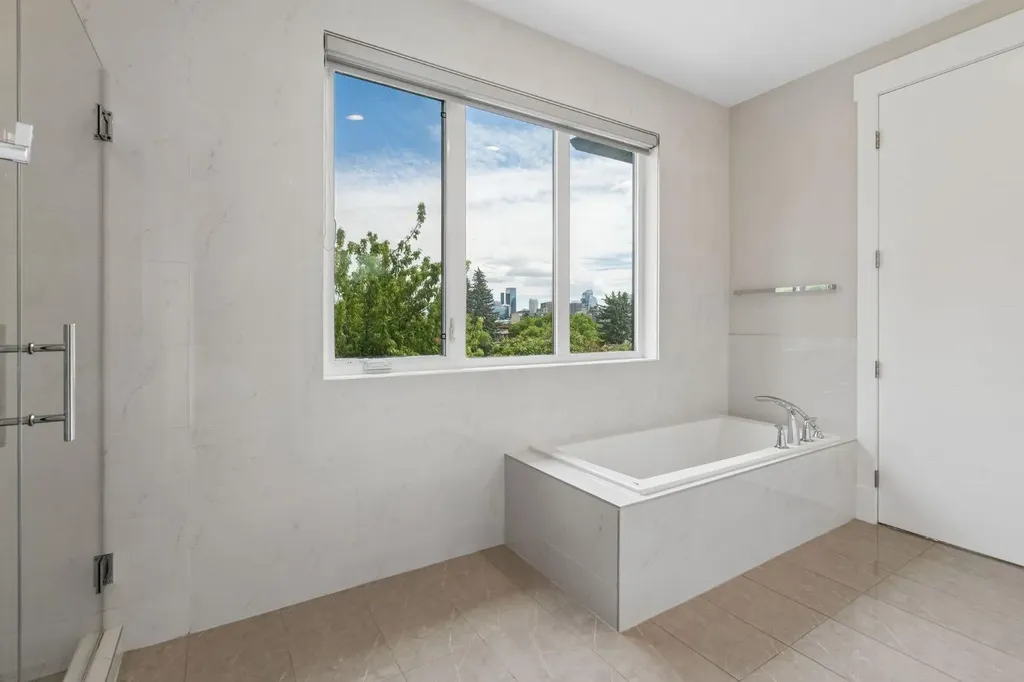 1012 17 Street NW Calgary AB T2N 2E4