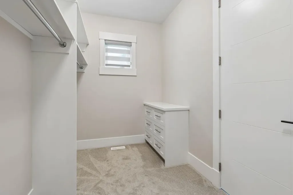 1012 17 Street NW Calgary AB T2N 2E4
