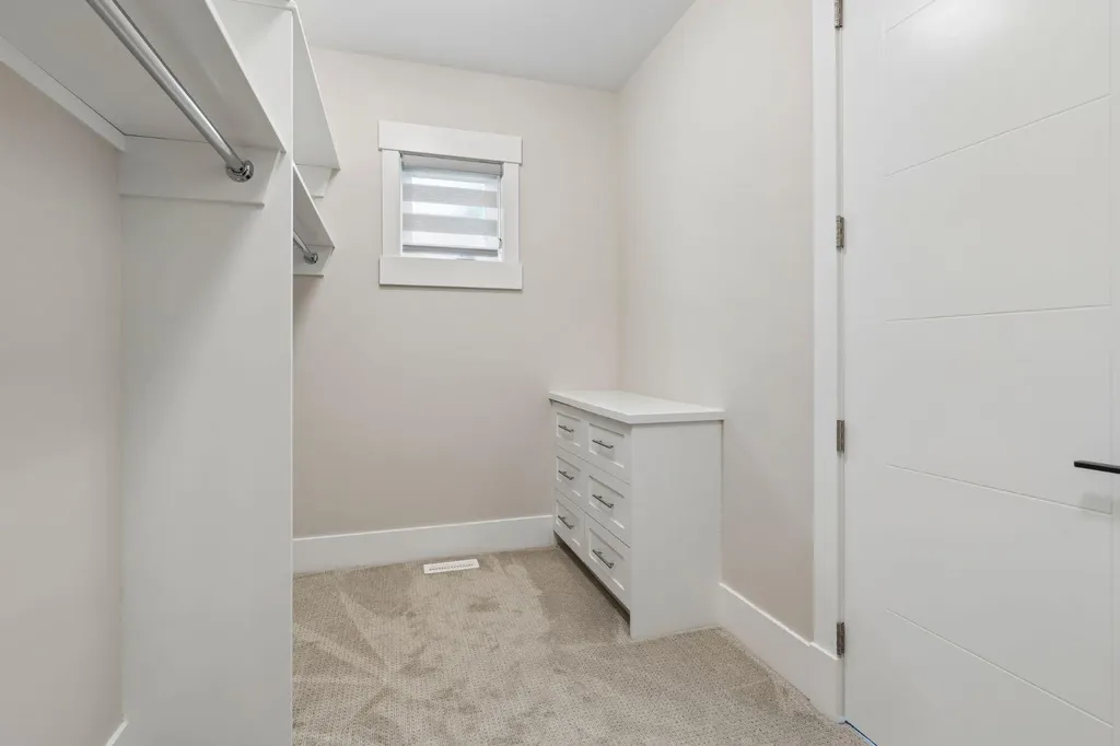 1012 17 Street NW Calgary AB T2N 2E4
