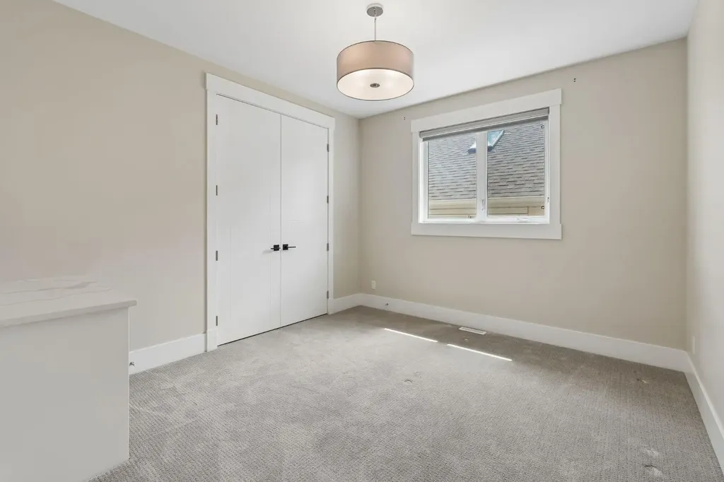 1012 17 Street NW Calgary AB T2N 2E4