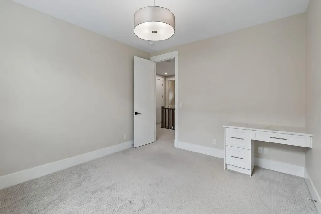 1012 17 Street NW Calgary AB T2N 2E4