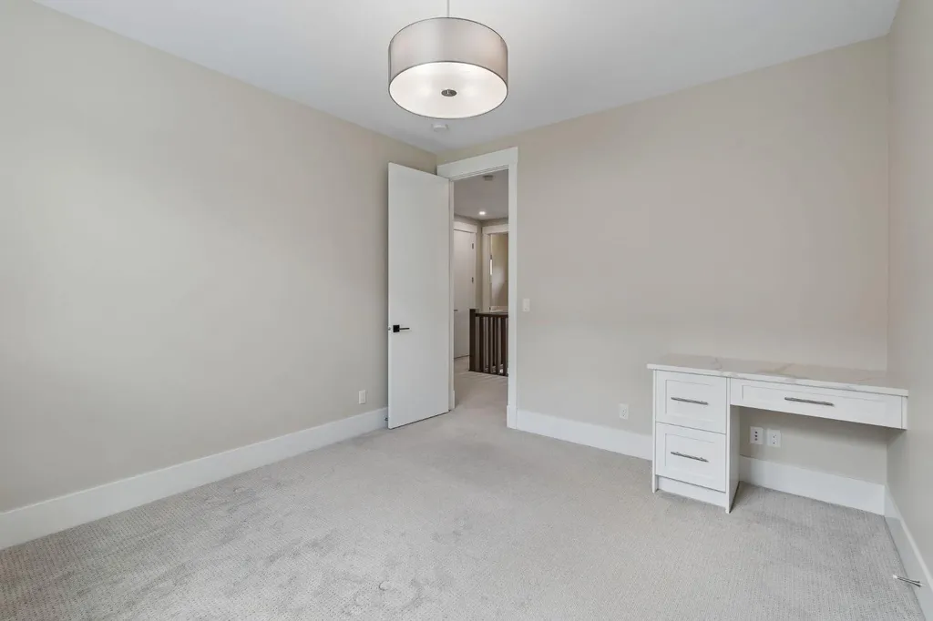 1012 17 Street NW Calgary AB T2N 2E4
