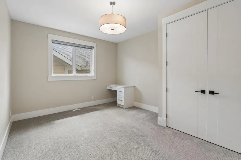 1012 17 Street NW Calgary AB T2N 2E4