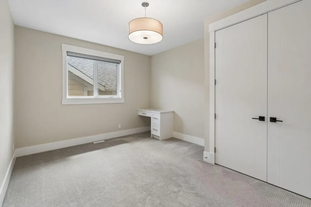 1012 17 Street NW Calgary AB T2N 2E4