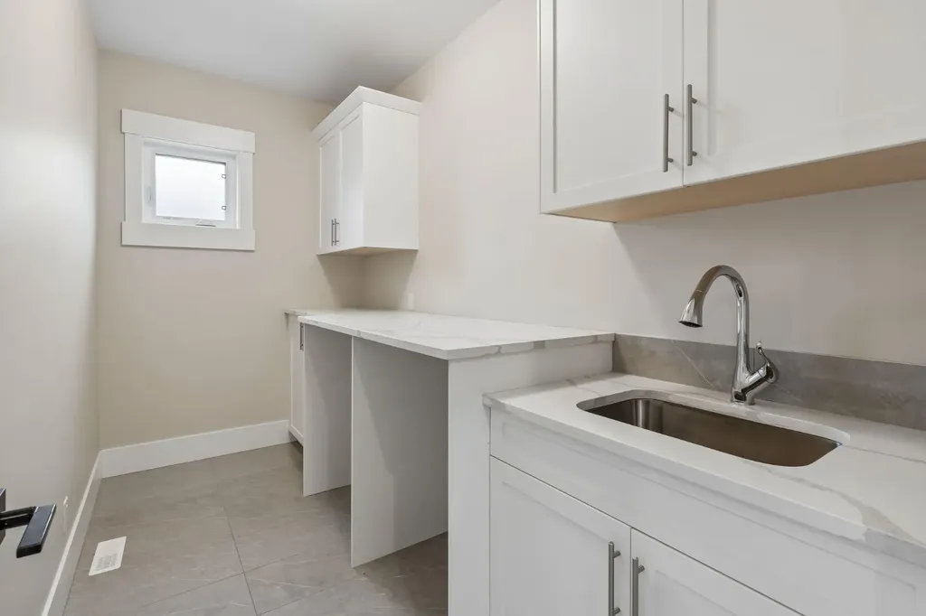 1012 17 Street NW Calgary AB T2N 2E4