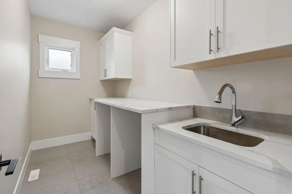 1012 17 Street NW Calgary AB T2N 2E4