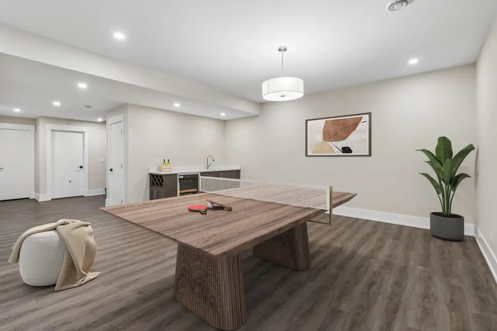 1012 17 Street NW Calgary AB T2N 2E4