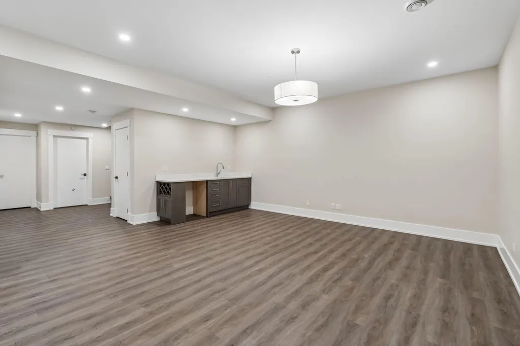 1012 17 Street NW Calgary AB T2N 2E4