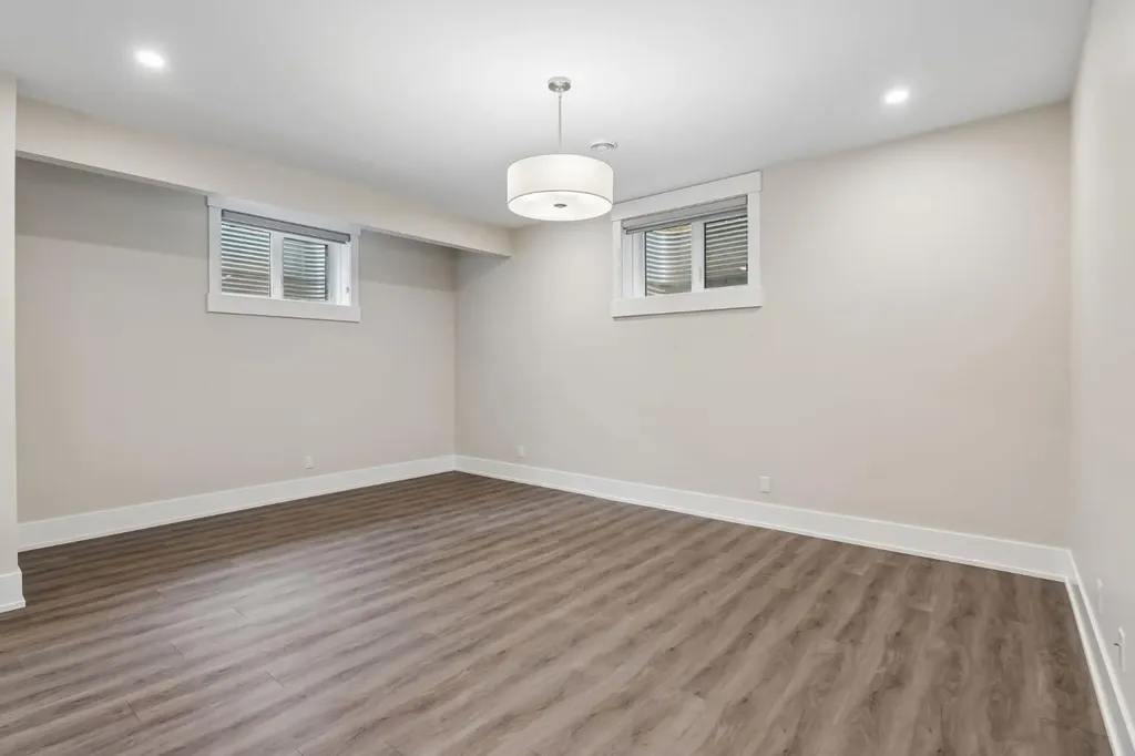 1012 17 Street NW Calgary AB T2N 2E4
