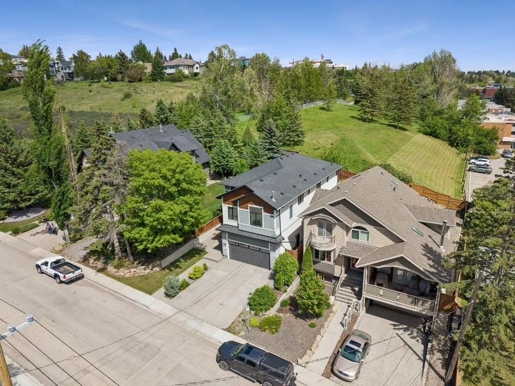 1012 17 Street NW Calgary AB T2N 2E4