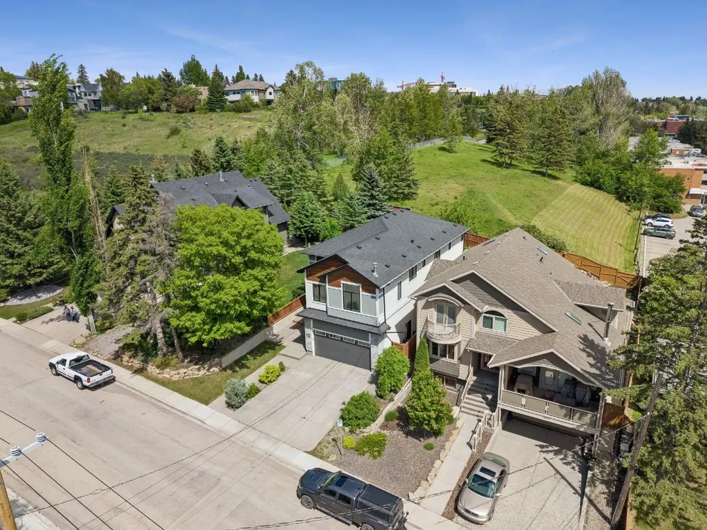 1012 17 Street NW Calgary AB T2N 2E4