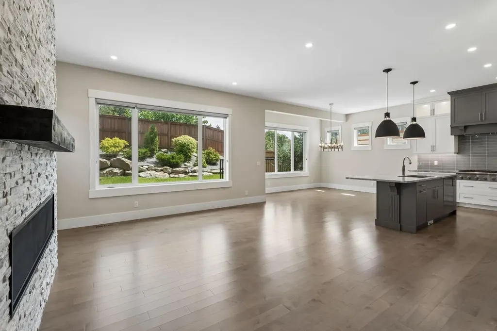 1012 17 Street NW Calgary AB T2N 2E4